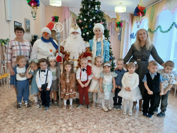 Новогодний утренник у "Почемучек" Новогодний утренник у "Почемучек".